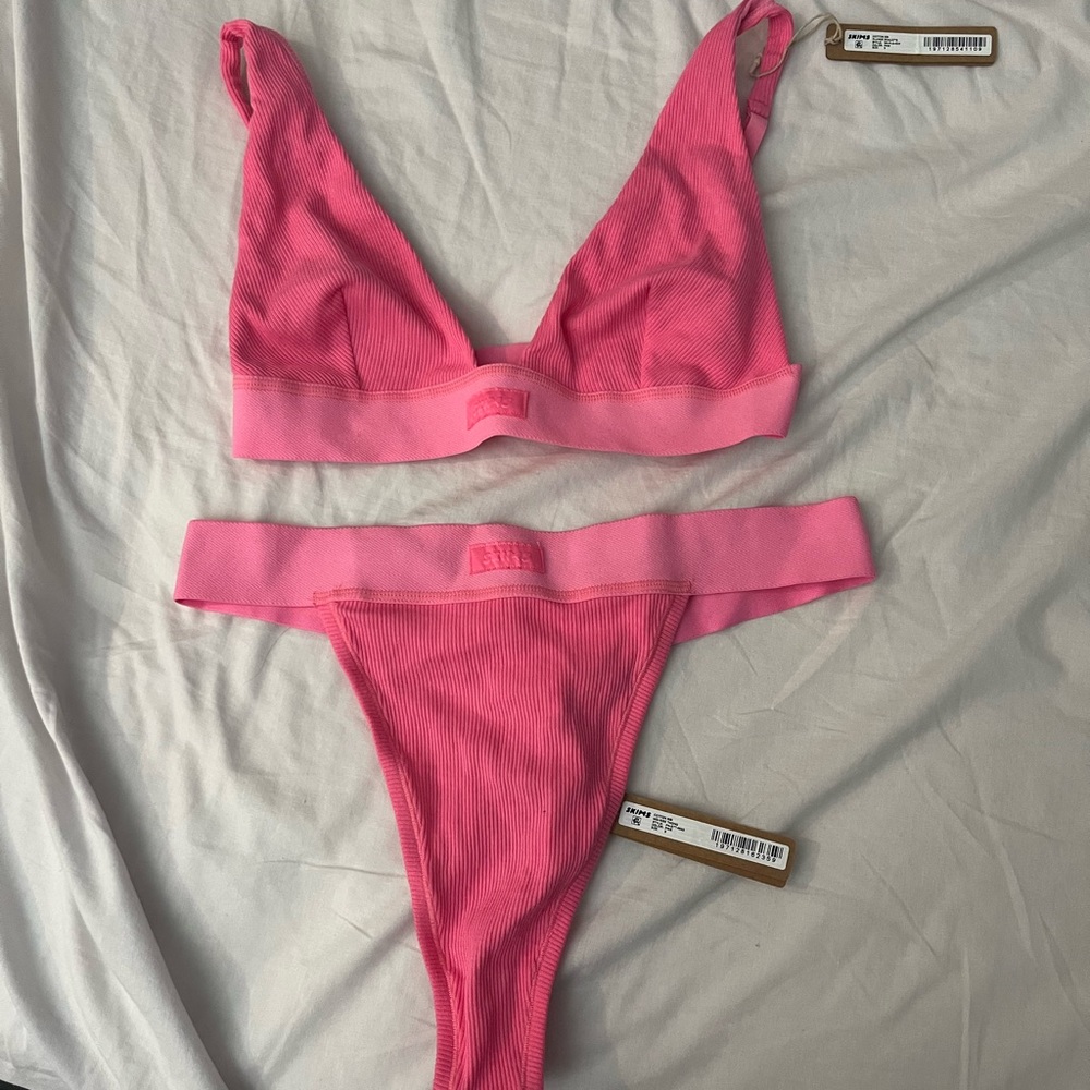 LAST ONE 🔥- NWT RARE SUGAR PINK BRALETTE AND THONG SET